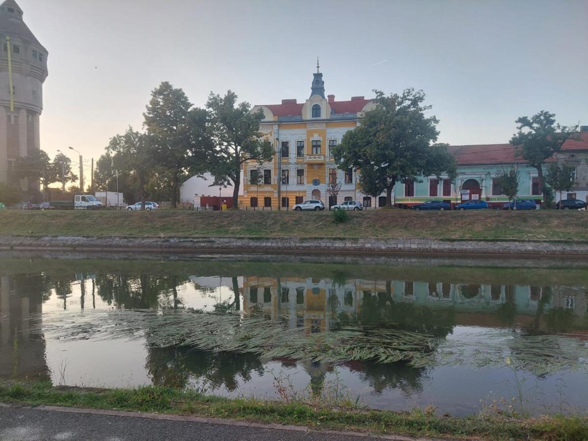 Apartament Pe Malul Raului Bega Timişoara Exteriör bild